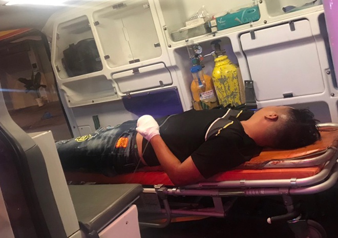 Mâu thuẫn trong quán karaoke, một người bị chém trọng thương