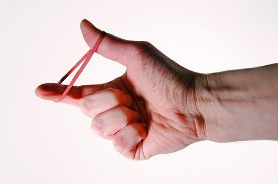 'Cậu nhỏ hóa thành 2 miếng xúc xích' chỉ vì thủ dâm kỳ quái, bác sĩ cũng phải toát mồ hôi! 'Cậu nhỏ hóa thành 2 miếng xúc xích' chỉ vì thủ dâm kỳ quái, bác sĩ cũng phải toát mồ hôi!