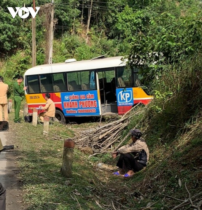 Xe bus mất phanh đâm vào taluy, 6 người bị thương ở Bắc Kạn Xe bus mất phanh đâm vào taluy, 6 người bị thương ở Bắc Kạn
