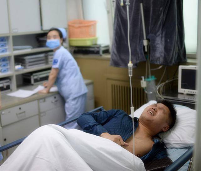 Loạt tai nạn phòng the khiến các cặp đôi đang 'mây mưa' phải đến viện cấp cứu trong trạng thái 'đỏ mặt' - 2 Loạt tai nạn phòng the khiến các cặp đôi đang 'mây mưa' phải đến viện cấp cứu trong trạng thái 'đỏ mặt' - 2