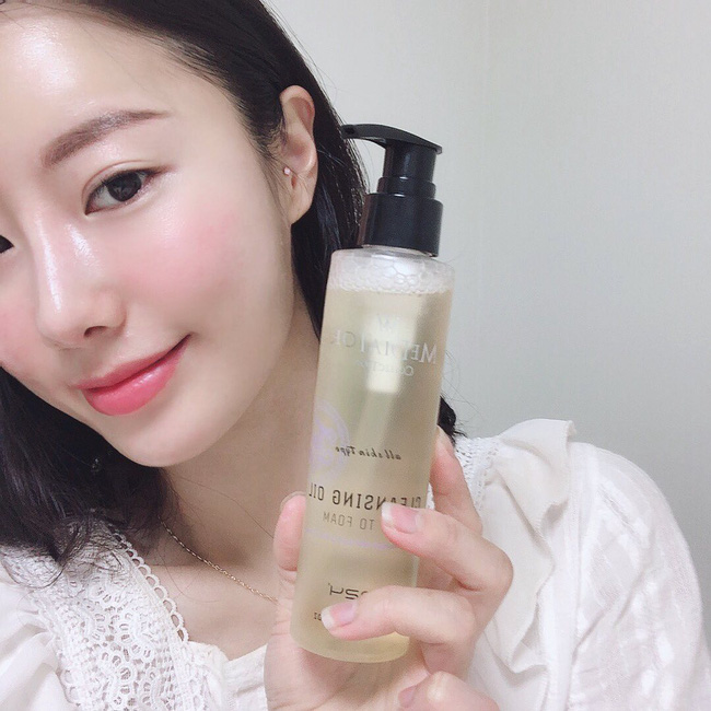 Dành vài năm thử bao quy trình skincare, nàng BTV ngộ ra làn da đẹp nhất là khi chỉ chăm sóc 5 bước Dành vài năm thử bao quy trình skincare, nàng BTV ngộ ra làn da đẹp nhất là khi chỉ chăm sóc 5 bước