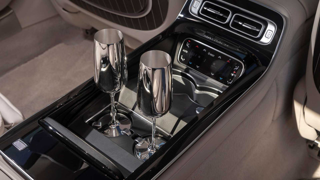 Ra mắt Mercedes-Maybach S-Class 2021: Đẹp mỹ miều, có chi tiết hệt Rolls-Royce, xứng danh xe Chủ tịch - 5 Ra mắt Mercedes-Maybach S-Class 2021: Đẹp mỹ miều, có chi tiết hệt Rolls-Royce, xứng danh xe Chủ tịch - 5