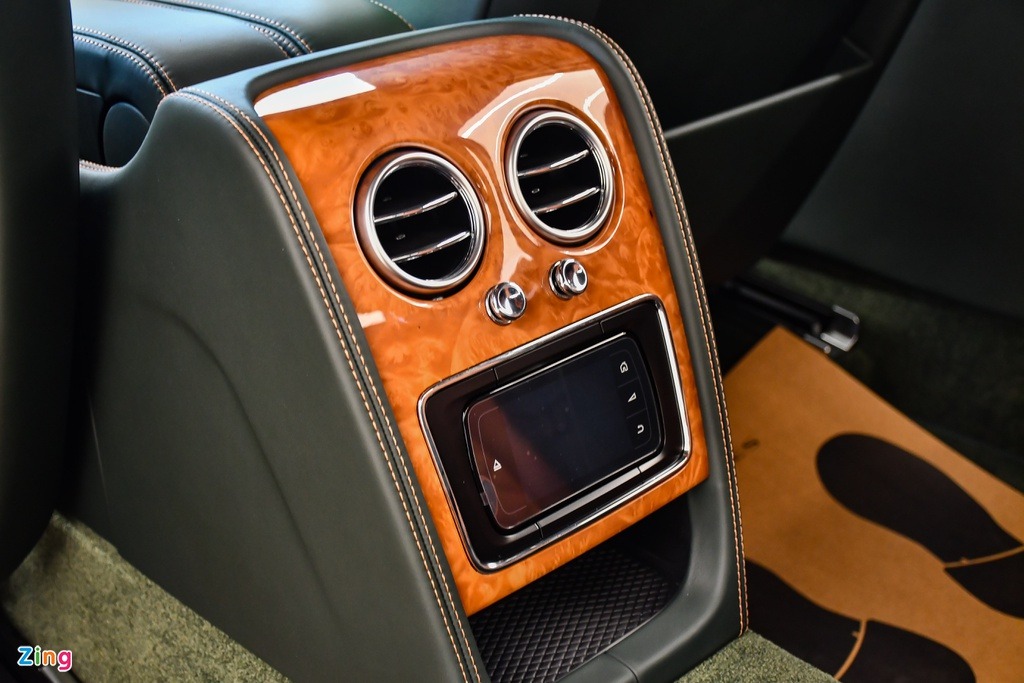 Chi tiết Bentley Flying Spur V8 S giá hơn 17,6 tỷ với màu sơn hiếm - 18 Chi tiết Bentley Flying Spur V8 S giá hơn 17,6 tỷ với màu sơn hiếm - 18