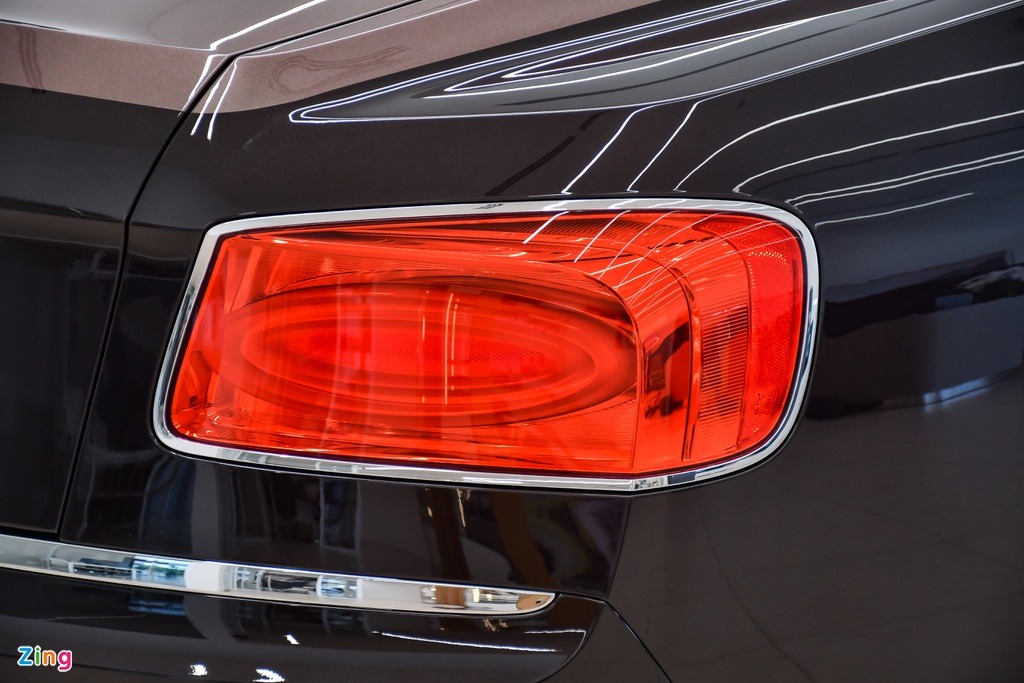 Chi tiết Bentley Flying Spur V8 S giá hơn 17,6 tỷ với màu sơn hiếm - 7 Chi tiết Bentley Flying Spur V8 S giá hơn 17,6 tỷ với màu sơn hiếm - 7