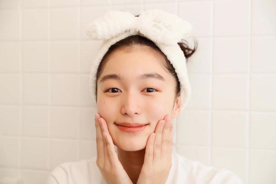 Để da căng mướt gấp 10 lần bình thường, phụ nữ Nhật có thêm chiêu 'chườm dầu' chuyên được dùng trong mùa lạnh - 3 Để da căng mướt gấp 10 lần bình thường, phụ nữ Nhật có thêm chiêu 'chườm dầu' chuyên được dùng trong mùa lạnh - 3