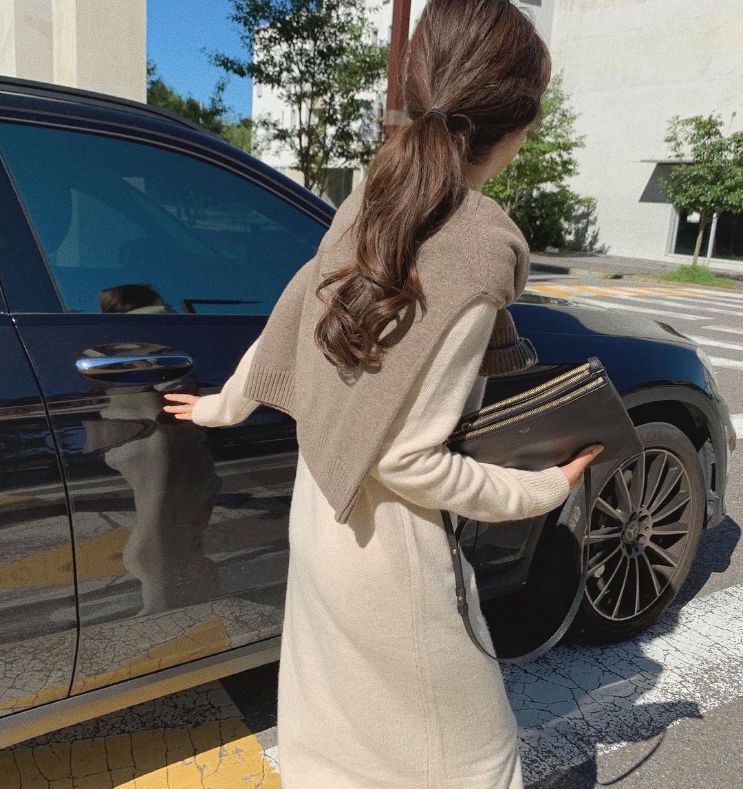 5 kiểu áo cứ khoác ngoài váy trắng là tạo nên set đồ xịn đẹp từ công sở ra phố - 14 5 kiểu áo cứ khoác ngoài váy trắng là tạo nên set đồ xịn đẹp từ công sở ra phố - 14