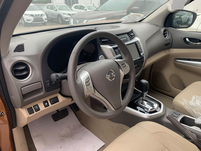 Vừa về tay nhà phân phối mới, Nissan Navara giảm giá niêm yết gần 40 triệu đồng - 3 Vừa về tay nhà phân phối mới, Nissan Navara giảm giá niêm yết gần 40 triệu đồng - 3