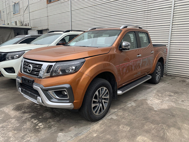 Vừa về tay nhà phân phối mới, Nissan Navara giảm giá niêm yết gần 40 triệu đồng - 1 Vừa về tay nhà phân phối mới, Nissan Navara giảm giá niêm yết gần 40 triệu đồng - 1