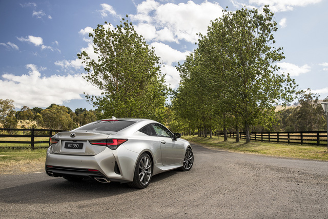 Lexus RC cập nhật phiên bản mới - 'Xe chơi' điệu đà đối đầu BMW 4-Series Coupe và Mercedes C-Class Coupe - 1 Lexus RC cập nhật phiên bản mới - 'Xe chơi' điệu đà đối đầu BMW 4-Series Coupe và Mercedes C-Class Coupe - 1