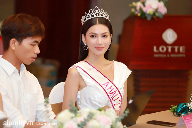 Hoa hậu Việt Nam 2020 lần đầu xuất hiện trước truyền thông: Đỗ Thị Hà đáp trả nghi vấn biết trước kết quả, Á hậu 2 nói về việc từng diễn trong show nội y của Vũ Khắc Tiệp - 4 Hoa hậu Việt Nam 2020 lần đầu xuất hiện trước truyền thông: Đỗ Thị Hà đáp trả nghi vấn biết trước kết quả, Á hậu 2 nói về việc từng diễn trong show nội y của Vũ Khắc Tiệp - 4