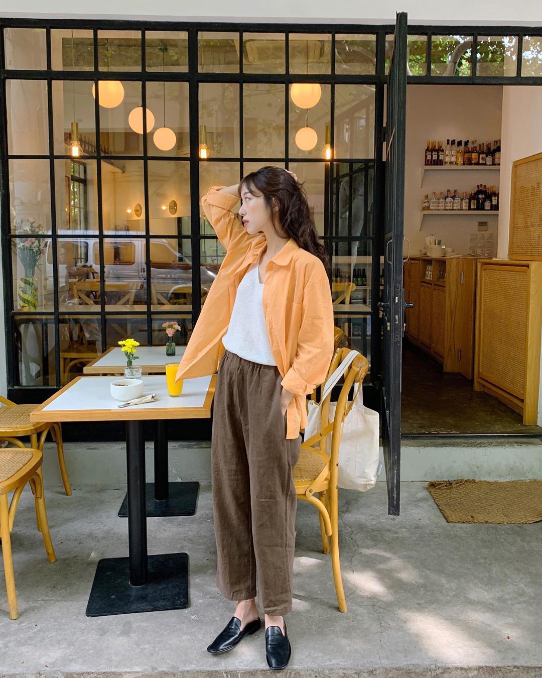 Lười mix đồ thì cứ diện 3 kiểu áo sơ mi này tới sở làm là có ngay set đồ đẹp, chất khỏi bàn - 6 Lười mix đồ thì cứ diện 3 kiểu áo sơ mi này tới sở làm là có ngay set đồ đẹp, chất khỏi bàn - 6