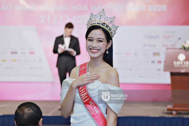 Lộ điểm thi Đại học của Hoa hậu Đỗ Thị Hà: Có cao như dân tình đồn đoán? Lộ điểm thi Đại học của Hoa hậu Đỗ Thị Hà: Có cao như dân tình đồn đoán?