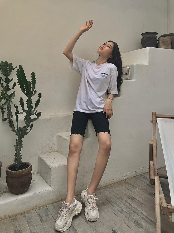Style đời thường đối nhau chan chát của top 3 HHVN: Người thì sexy, người cá tính, riêng Tân hậu giản dị đến xuề xòa vẫn đẹp mê - 10 Style đời thường đối nhau chan chát của top 3 HHVN: Người thì sexy, người cá tính, riêng Tân hậu giản dị đến xuề xòa vẫn đẹp mê - 10