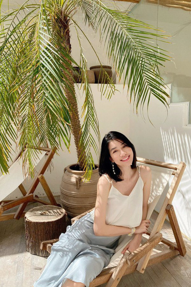 Style đời thường đối nhau chan chát của top 3 HHVN: Người thì sexy, người cá tính, riêng Tân hậu giản dị đến xuề xòa vẫn đẹp mê - 5 Style đời thường đối nhau chan chát của top 3 HHVN: Người thì sexy, người cá tính, riêng Tân hậu giản dị đến xuề xòa vẫn đẹp mê - 5