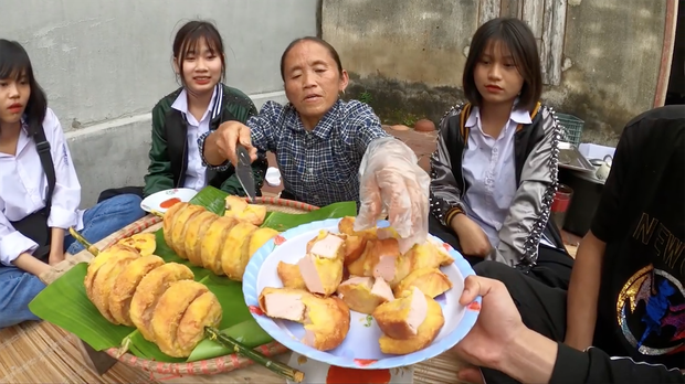 Bà Tân Vlog nổi tiếng với món ăn siêu to khổng lồ, nhưng nay lại tự thừa nhận 'bà làm cái này bị thất bại rồi các cháu ạ' với món cực đơn giản - 3 Bà Tân Vlog nổi tiếng với món ăn siêu to khổng lồ, nhưng nay lại tự thừa nhận 'bà làm cái này bị thất bại rồi các cháu ạ' với món cực đơn giản - 3