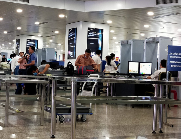 Cấm bay 2 hành khách dùng giấy tờ giả đi máy bay chặng Đà Nẵng - TP HCM Cấm bay 2 hành khách dùng giấy tờ giả đi máy bay chặng Đà Nẵng - TP HCM