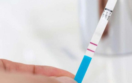 Cha mẹ phát hiện 'chuyện động trời' của con gái từ que thử thai Cha mẹ phát hiện 'chuyện động trời' của con gái từ que thử thai