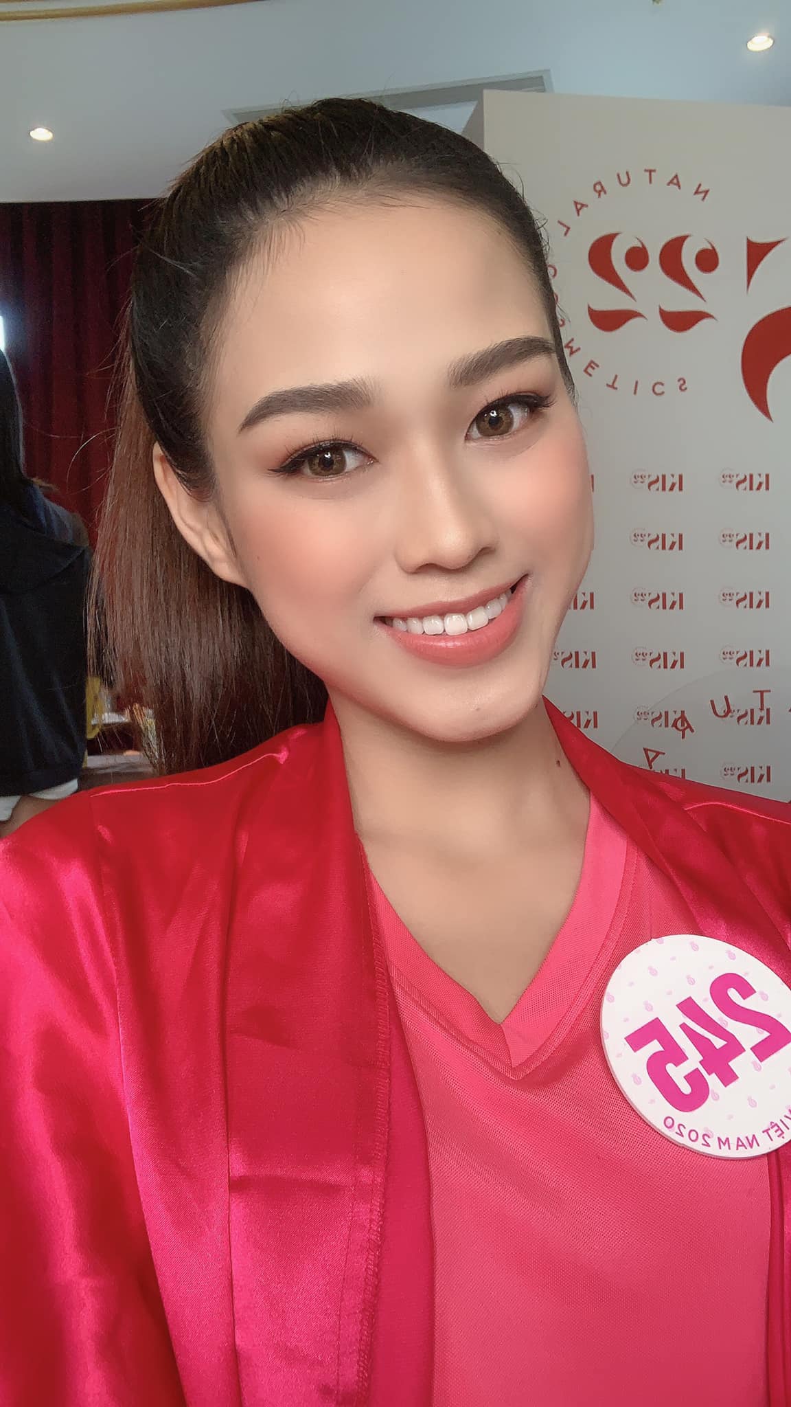 Nàng Tân Hoa hậu 19 tuổi chỉ mê 2 sắc son 'chân ái': Gợi ý ngay cho nàng 4 cây son với màu 'na ná' để có nhan sắc tựa Bông hậu - 4 Nàng Tân Hoa hậu 19 tuổi chỉ mê 2 sắc son 'chân ái': Gợi ý ngay cho nàng 4 cây son với màu 'na ná' để có nhan sắc tựa Bông hậu - 4