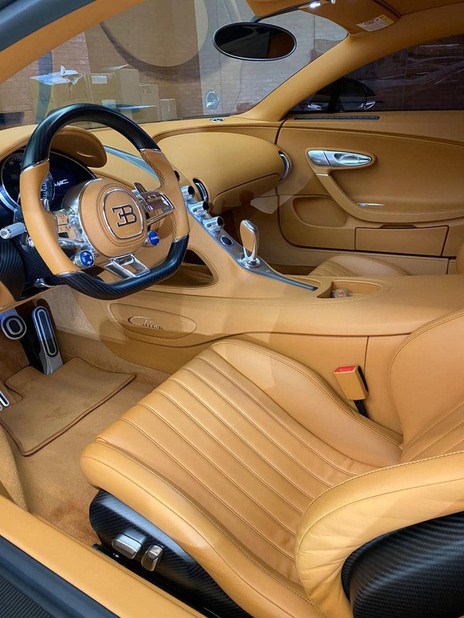 Doanh nghiệp Việt chào bán siêu phẩm Bugatti Chiron: Hàng hiếm với dàn áo carbon, mức giá gần 70 tỷ đồng 'rẻ' sốc - 3 Doanh nghiệp Việt chào bán siêu phẩm Bugatti Chiron: Hàng hiếm với dàn áo carbon, mức giá gần 70 tỷ đồng 'rẻ' sốc - 3