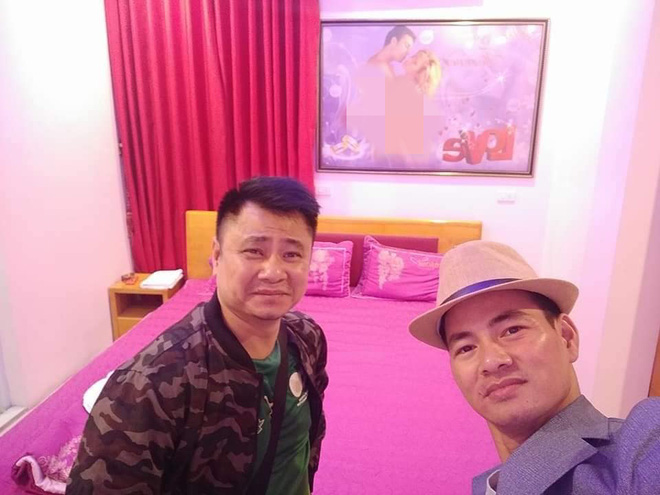 Bức ảnh nhạy cảm khiến Xuân Bắc và Tự Long phải 'nằm quay lưng vào nhau nói chuyện' Bức ảnh nhạy cảm khiến Xuân Bắc và Tự Long phải 'nằm quay lưng vào nhau nói chuyện'