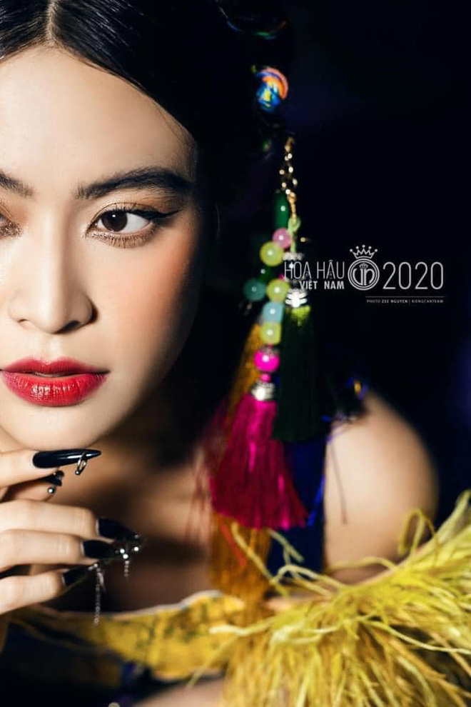 Hoàng Thuỳ Linh gây sốt với ảnh hậu trường Chung kết HHVN 2020, netizen cảm thán: 'Suýt giật spotlight thí sinh thi Hoa hậu rồi!' - 2 Hoàng Thuỳ Linh gây sốt với ảnh hậu trường Chung kết HHVN 2020, netizen cảm thán: 'Suýt giật spotlight thí sinh thi Hoa hậu rồi!' - 2