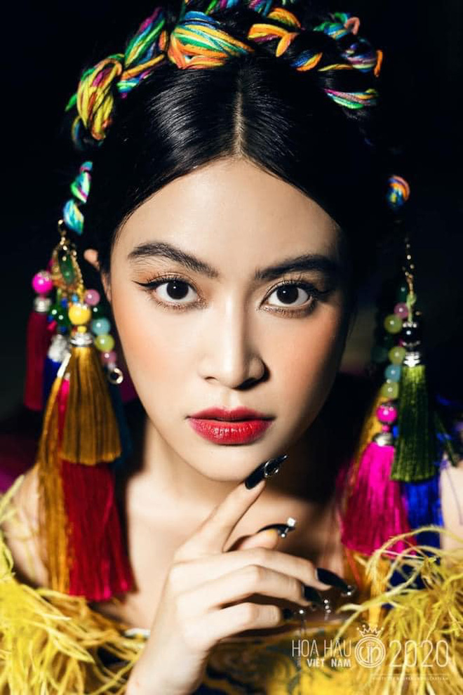 Hoàng Thuỳ Linh gây sốt với ảnh hậu trường Chung kết HHVN 2020, netizen cảm thán: 'Suýt giật spotlight thí sinh thi Hoa hậu rồi!' - 4 Hoàng Thuỳ Linh gây sốt với ảnh hậu trường Chung kết HHVN 2020, netizen cảm thán: 'Suýt giật spotlight thí sinh thi Hoa hậu rồi!' - 4