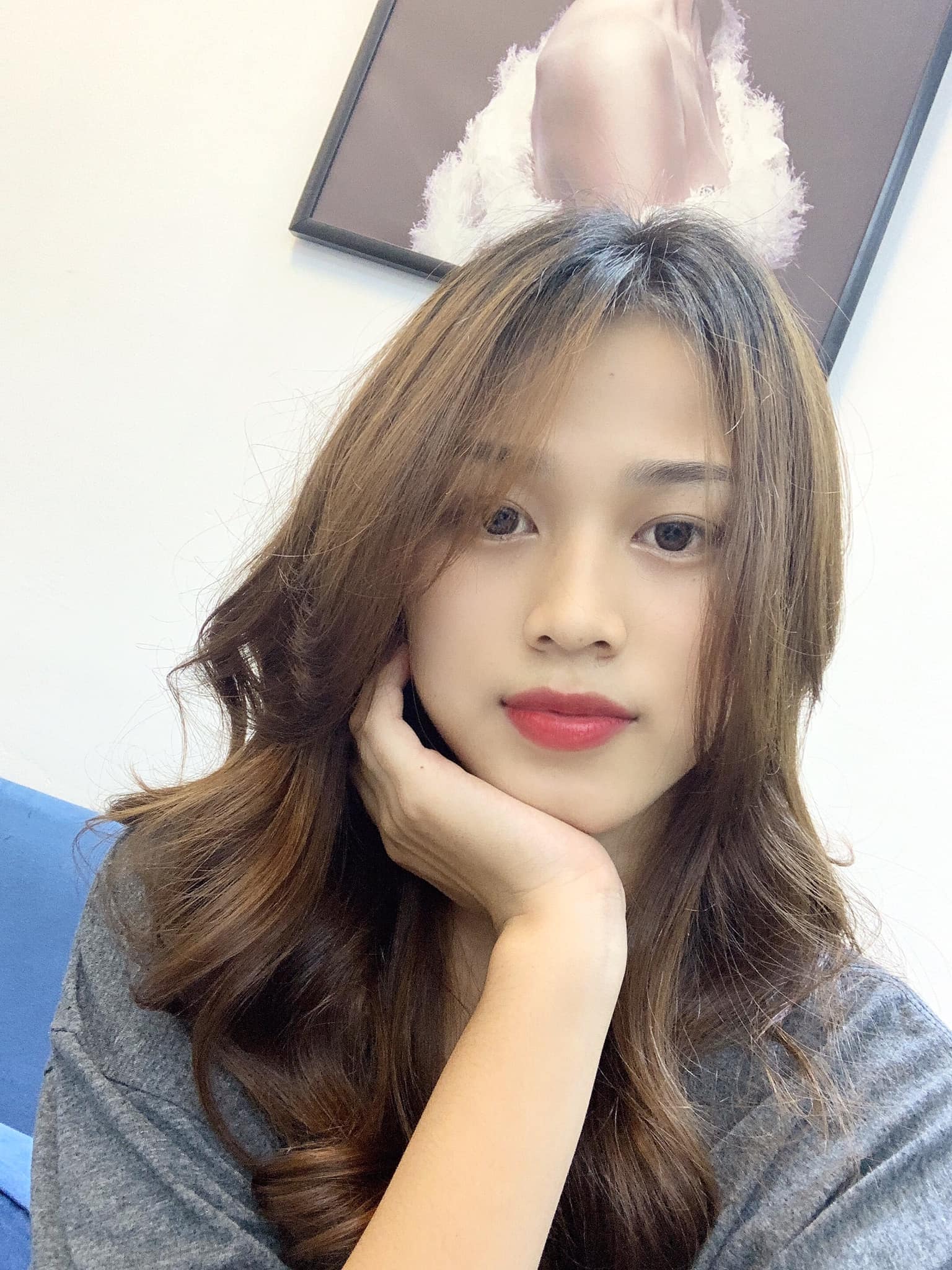 Nàng Tân Hoa hậu 19 tuổi chỉ mê 2 sắc son 'chân ái': Gợi ý ngay cho nàng 4 cây son với màu 'na ná' để có nhan sắc tựa Bông hậu - 7 Nàng Tân Hoa hậu 19 tuổi chỉ mê 2 sắc son 'chân ái': Gợi ý ngay cho nàng 4 cây son với màu 'na ná' để có nhan sắc tựa Bông hậu - 7