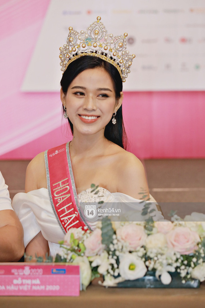 Sinh viên ĐH Kinh tế Quốc dân nói gì khi trường lần đầu tiên có Hoa hậu? Sinh viên ĐH Kinh tế Quốc dân nói gì khi trường lần đầu tiên có Hoa hậu?