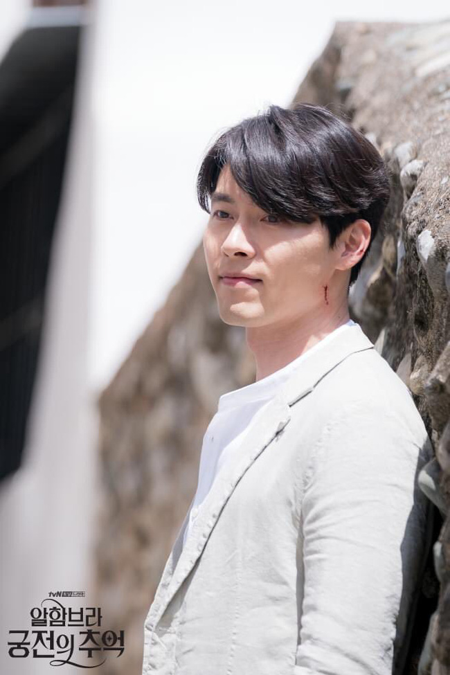 Hyun Bin gây sốt với bộ ảnh khoe cận gương mặt đẹp không góc chết, fan xuýt xoa vì nhan sắc quá cực phẩm - 11 Hyun Bin gây sốt với bộ ảnh khoe cận gương mặt đẹp không góc chết, fan xuýt xoa vì nhan sắc quá cực phẩm - 11