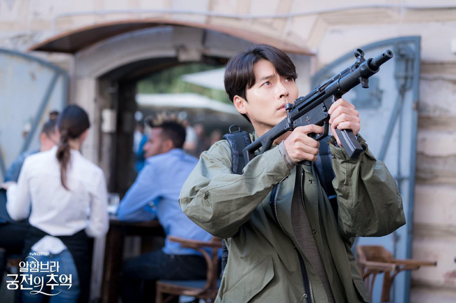 Hyun Bin gây sốt với bộ ảnh khoe cận gương mặt đẹp không góc chết, fan xuýt xoa vì nhan sắc quá cực phẩm - 7 Hyun Bin gây sốt với bộ ảnh khoe cận gương mặt đẹp không góc chết, fan xuýt xoa vì nhan sắc quá cực phẩm - 7