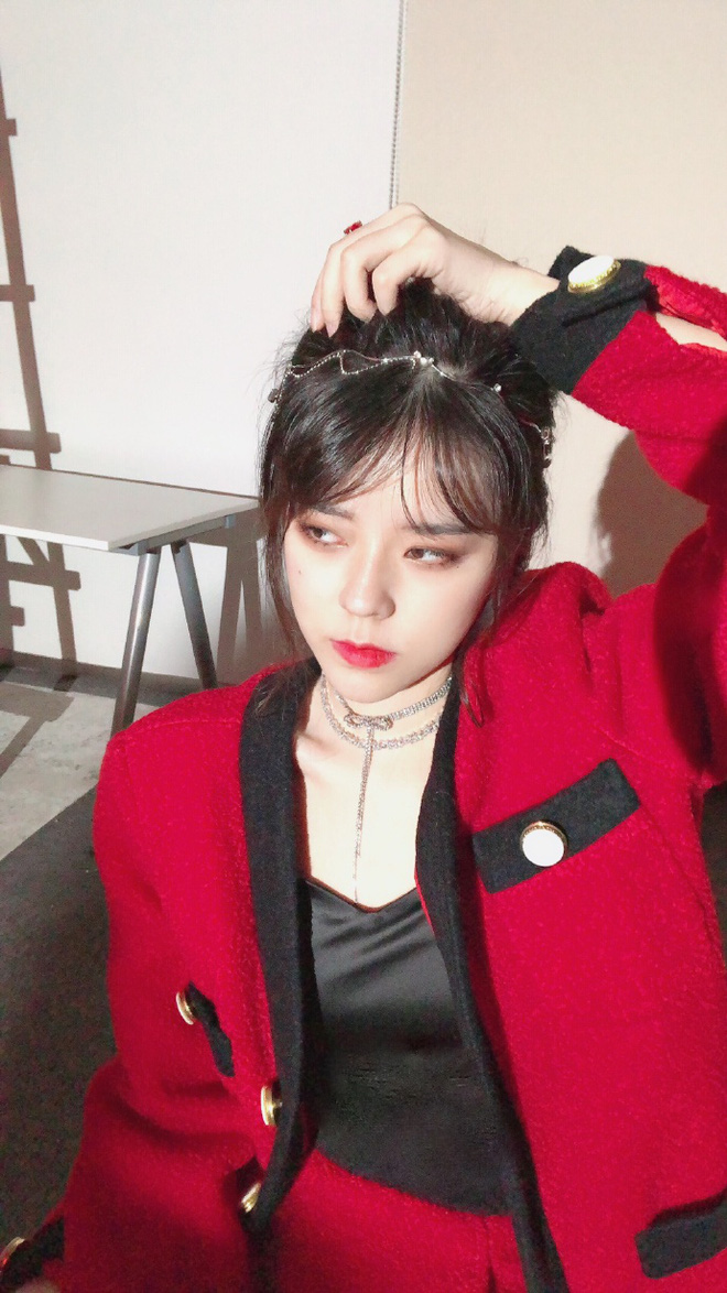 Vô tình bị bắt gặp trong quán ăn, nữ game thủ khiến fan ngỡ ngàng vì quá khác lúc lên sóng - 4 Vô tình bị bắt gặp trong quán ăn, nữ game thủ khiến fan ngỡ ngàng vì quá khác lúc lên sóng - 4