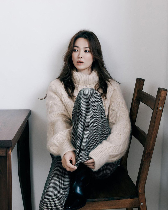 Đúng sinh nhật tuổi 39 của Song Hye Kyo, người đàn ông bí ẩn này lập tức nhắn nhủ lời yêu thương không thể ngọt ngào hơn - 2 Đúng sinh nhật tuổi 39 của Song Hye Kyo, người đàn ông bí ẩn này lập tức nhắn nhủ lời yêu thương không thể ngọt ngào hơn - 2