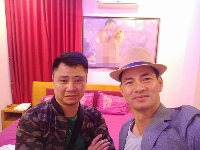 Bị xếp nhầm phòng 'uyên ương', Xuân Bắc - Tự Long hết hồn trước món quà fan đòi tặng - 2 Bị xếp nhầm phòng 'uyên ương', Xuân Bắc - Tự Long hết hồn trước món quà fan đòi tặng - 2