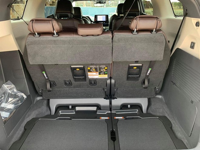 Toyota Sienna 2021 về Việt Nam: Xe gia đình sang chảnh dáng như SUV, giá gần 4,5 tỷ đồng ngang ngửa Lexus RX 350 - 7 Toyota Sienna 2021 về Việt Nam: Xe gia đình sang chảnh dáng như SUV, giá gần 4,5 tỷ đồng ngang ngửa Lexus RX 350 - 7
