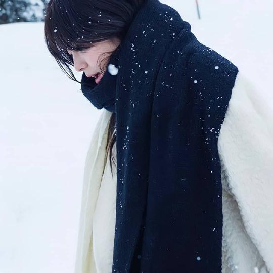 Song Hye Kyo ám chỉ điều gì khi vừa chia sẻ: 'Ngay cả khi rời khỏi thế giới này... tình yêu là thứ duy nhất chúng ta có thể mang đi' - 3 Song Hye Kyo ám chỉ điều gì khi vừa chia sẻ: 'Ngay cả khi rời khỏi thế giới này... tình yêu là thứ duy nhất chúng ta có thể mang đi' - 3
