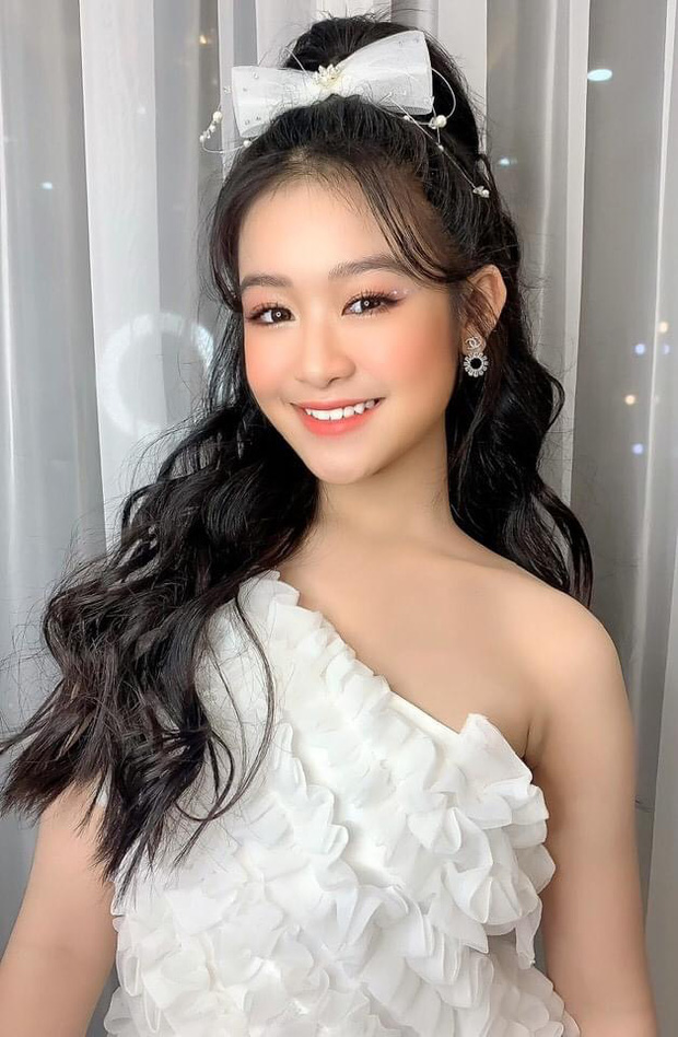 Tiểu mỹ nhân gây chú ý khi đọ sắc với loạt Hoa hậu, profile hoá ra cũng rất xịn sò - 3 Tiểu mỹ nhân gây chú ý khi đọ sắc với loạt Hoa hậu, profile hoá ra cũng rất xịn sò - 3