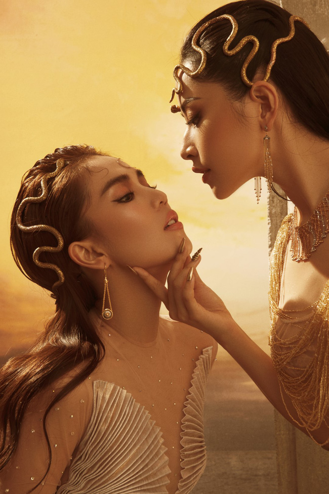 Chi Pu hở bạo, Ngọc Trinh sexy hết nấc, đã vậy lại mặc toàn váy cắt xẻ hiểm hóc - 10 Chi Pu hở bạo, Ngọc Trinh sexy hết nấc, đã vậy lại mặc toàn váy cắt xẻ hiểm hóc - 10
