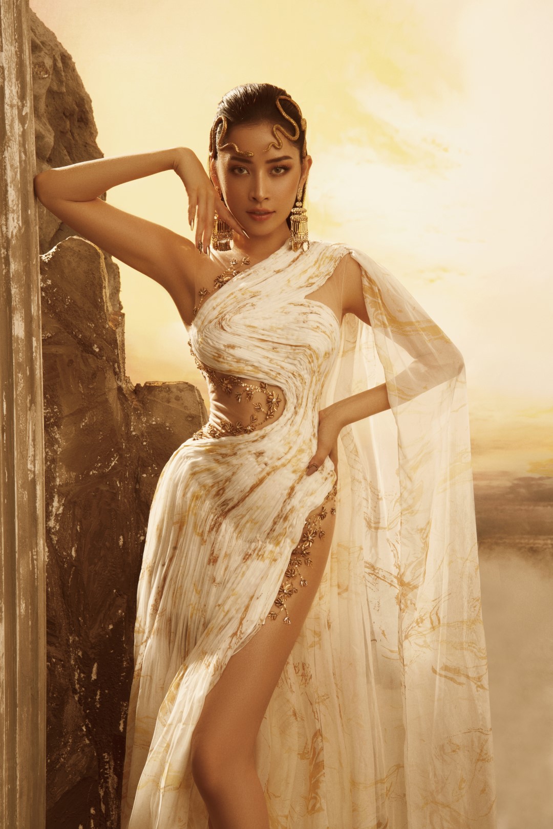 Chi Pu hở bạo, Ngọc Trinh sexy hết nấc, đã vậy lại mặc toàn váy cắt xẻ hiểm hóc - 5 Chi Pu hở bạo, Ngọc Trinh sexy hết nấc, đã vậy lại mặc toàn váy cắt xẻ hiểm hóc - 5