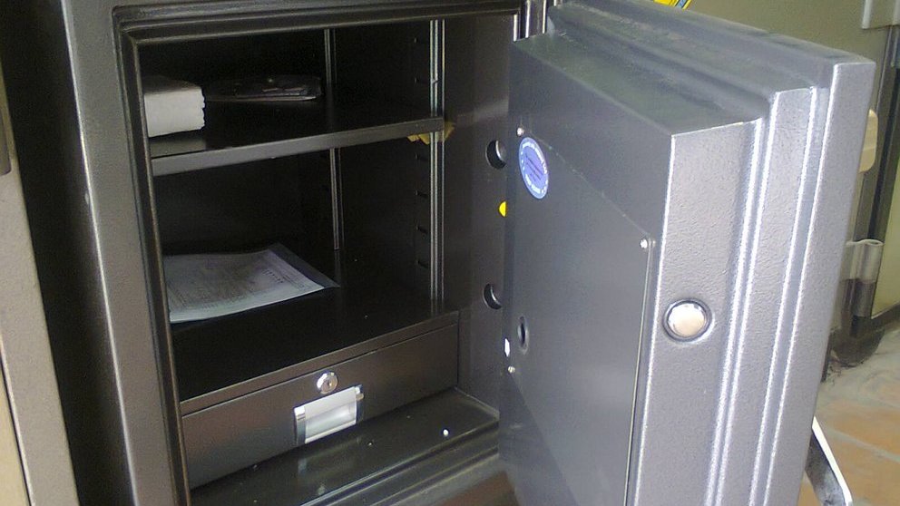 Nữ quái U60 lừa đánh chìa khoá nhà bạn để trộm két sắt Nữ quái U60 lừa đánh chìa khoá nhà bạn để trộm két sắt