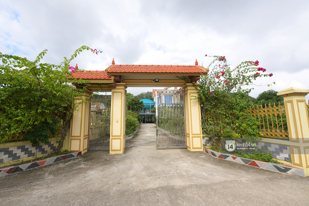Cận cảnh phòng riêng và loạt bằng khen của Hoa hậu Việt Nam Đỗ Thị Hà trong cơ ngơi rộng hàng trăm m2 ở Thanh Hoá - 9 Cận cảnh phòng riêng và loạt bằng khen của Hoa hậu Việt Nam Đỗ Thị Hà trong cơ ngơi rộng hàng trăm m2 ở Thanh Hoá - 9
