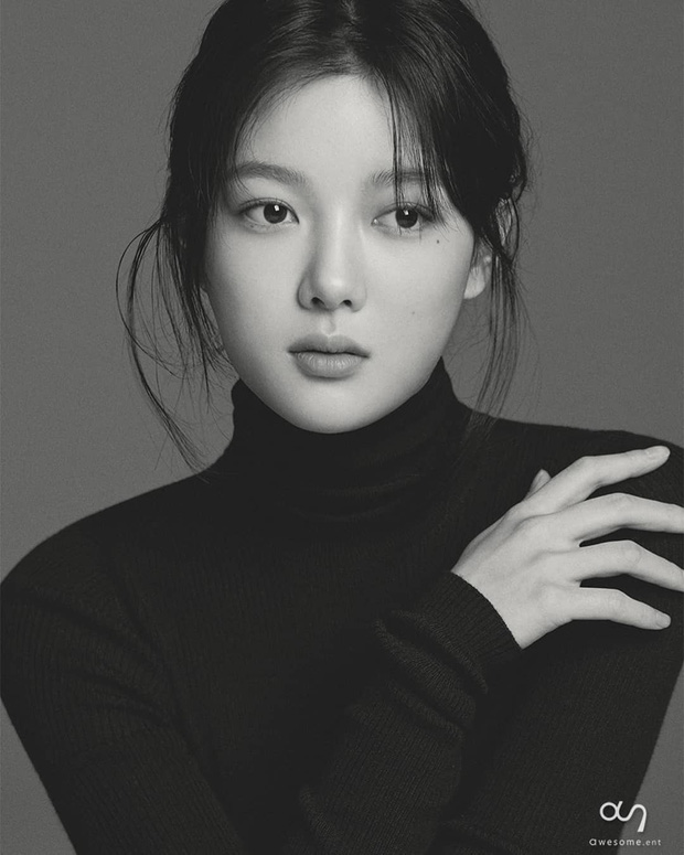 Knet phát sốt với loạt ảnh của Kim Yoo Jung khi về công ty mới, sao nhí đình đám một thời giờ đã là nữ thần nhan sắc thế hệ mới - 3 Knet phát sốt với loạt ảnh của Kim Yoo Jung khi về công ty mới, sao nhí đình đám một thời giờ đã là nữ thần nhan sắc thế hệ mới - 3