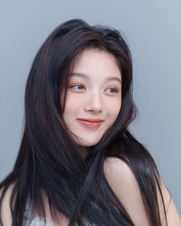 Knet phát sốt với loạt ảnh của Kim Yoo Jung khi về công ty mới, sao nhí đình đám một thời giờ đã là nữ thần nhan sắc thế hệ mới - 1 Knet phát sốt với loạt ảnh của Kim Yoo Jung khi về công ty mới, sao nhí đình đám một thời giờ đã là nữ thần nhan sắc thế hệ mới - 1
