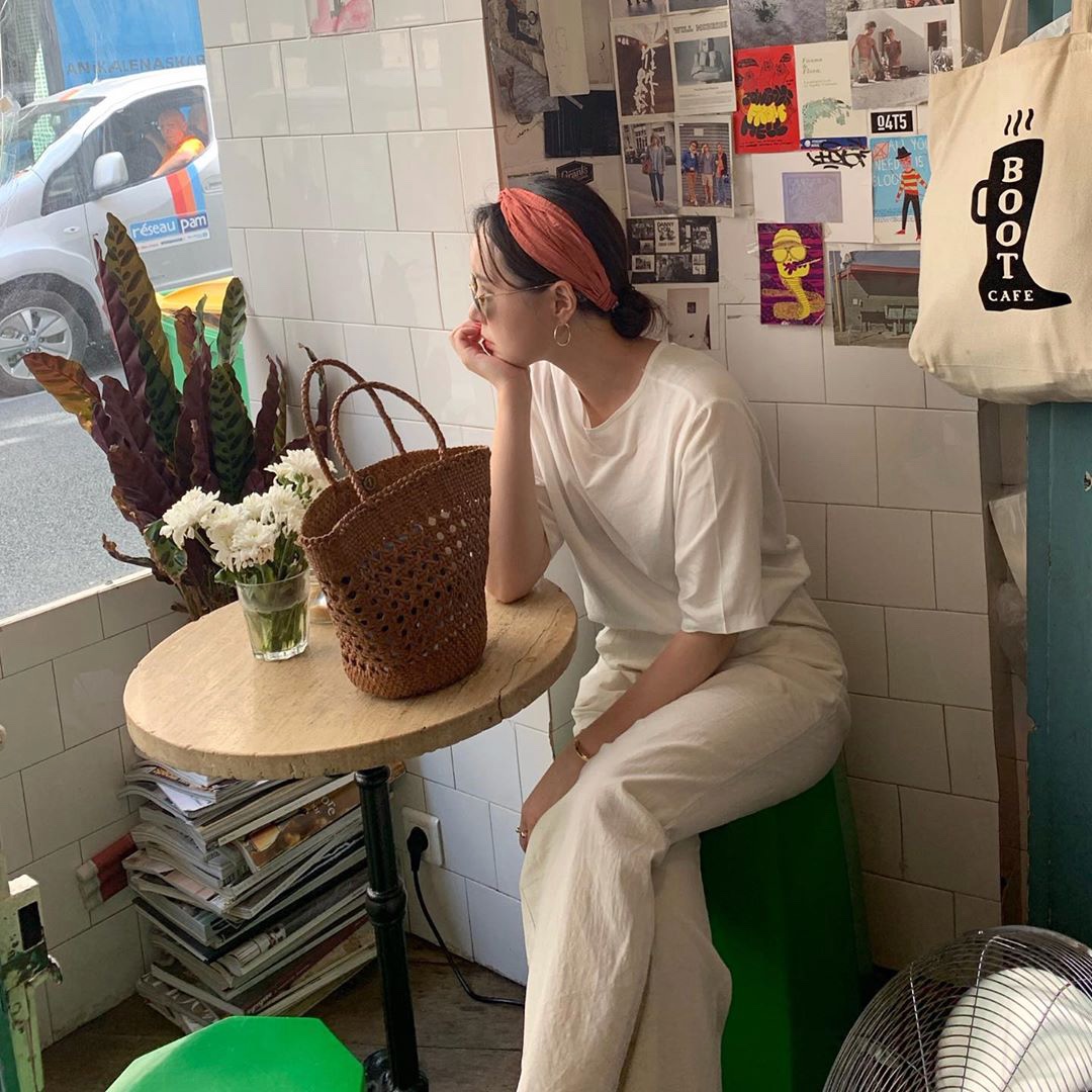 Hội con gái Hàn hay mix quần ống suông với 3 kiểu áo này để ghi điểm sành điệu và sang xịn nhất Hội con gái Hàn hay mix quần ống suông với 3 kiểu áo này để ghi điểm sành điệu và sang xịn nhất