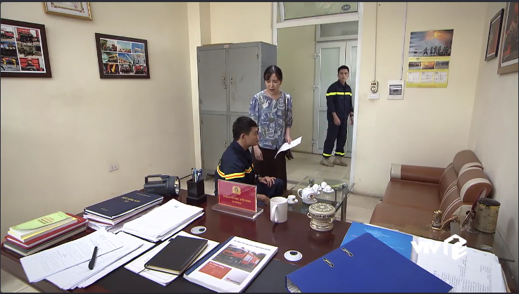 Lửa ấm tập 40: Minh đứng giữa khó xử khi bị bắt lựa chọn giữa mẹ và đồng đội - 19 Lửa ấm tập 40: Minh đứng giữa khó xử khi bị bắt lựa chọn giữa mẹ và đồng đội - 19