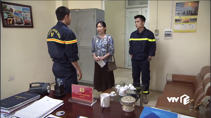 Lửa ấm tập 40: Minh đứng giữa khó xử khi bị bắt lựa chọn giữa mẹ và đồng đội - 21 Lửa ấm tập 40: Minh đứng giữa khó xử khi bị bắt lựa chọn giữa mẹ và đồng đội - 21
