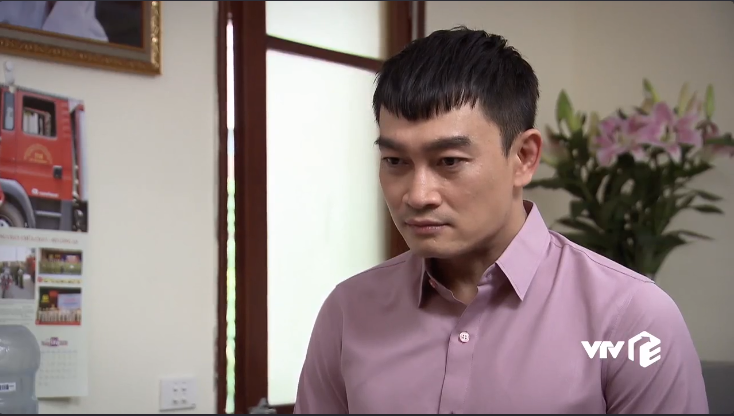 Lửa ấm tập 40: Minh đứng giữa khó xử khi bị bắt lựa chọn giữa mẹ và đồng đội - 5 Lửa ấm tập 40: Minh đứng giữa khó xử khi bị bắt lựa chọn giữa mẹ và đồng đội - 5