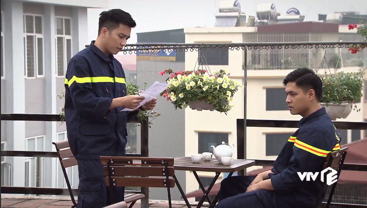 Lửa ấm tập 40: Minh đứng giữa khó xử khi bị bắt lựa chọn giữa mẹ và đồng đội - 7 Lửa ấm tập 40: Minh đứng giữa khó xử khi bị bắt lựa chọn giữa mẹ và đồng đội - 7