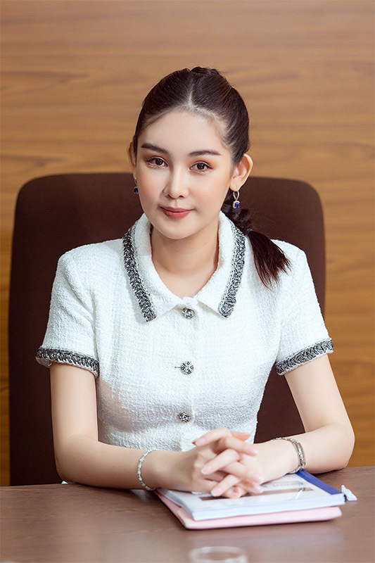 Ngân Anh vượt qua thị phi để trở thành 'nữ giảng viên sành điệu nhất' - 3 Ngân Anh vượt qua thị phi để trở thành 'nữ giảng viên sành điệu nhất' - 3