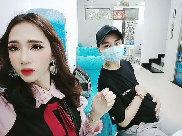 'Người đàn ông đầu tiên tại Việt Nam mang bầu' chia sẻ hình ảnh đi làm giấy khai sinh cho con nhưng phần ghi tên người mẹ gây bất ngờ hơn cả - 2 'Người đàn ông đầu tiên tại Việt Nam mang bầu' chia sẻ hình ảnh đi làm giấy khai sinh cho con nhưng phần ghi tên người mẹ gây bất ngờ hơn cả - 2