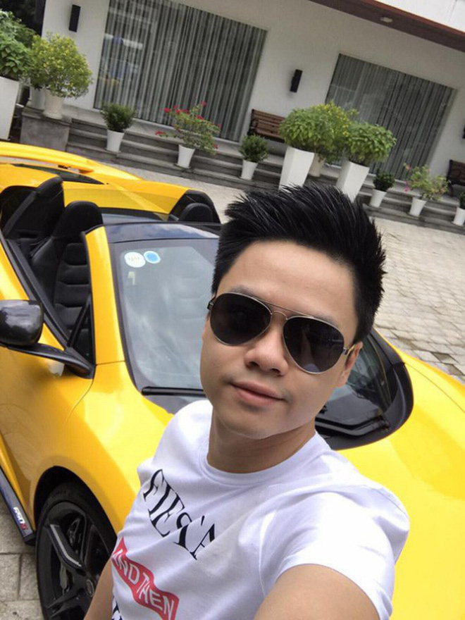 Khoảnh khắc cực hiếm bên trong căn biệt thự chứa toàn siêu xe của Phan Thành, ai cũng từng đi qua mà có thể không biết! - 4 Khoảnh khắc cực hiếm bên trong căn biệt thự chứa toàn siêu xe của Phan Thành, ai cũng từng đi qua mà có thể không biết! - 4